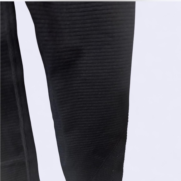 Black OFFLINE by Aerie leggings - Picture 3 of 7